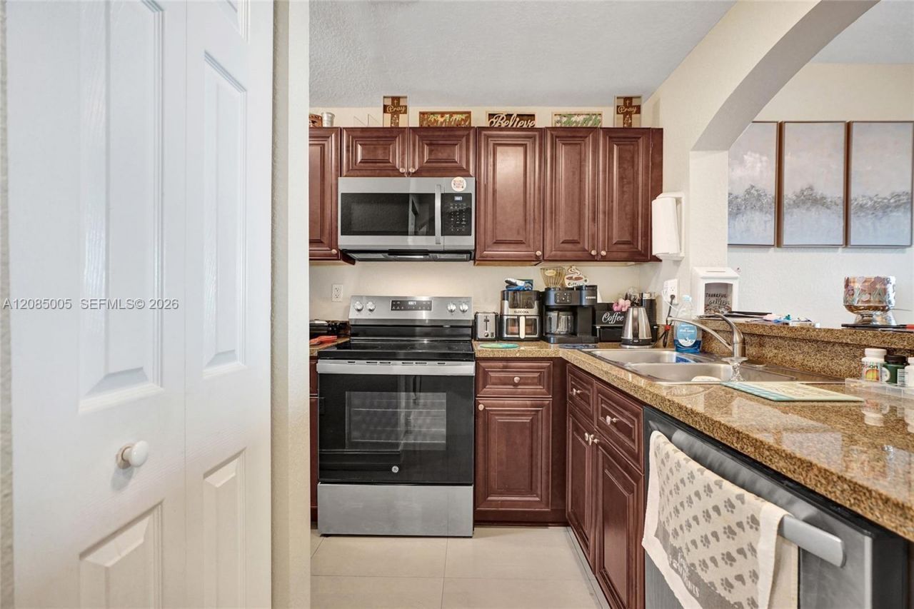 7985 NW 8th St, Unit 104A, Miami, FL 33126 Photo