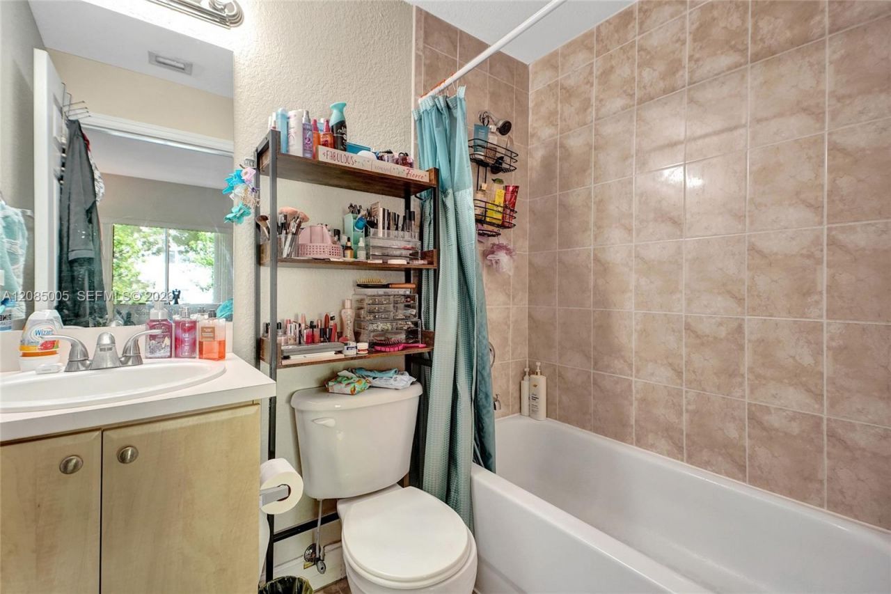 7985 NW 8th St, Unit 104A, Miami, FL 33126 Photo