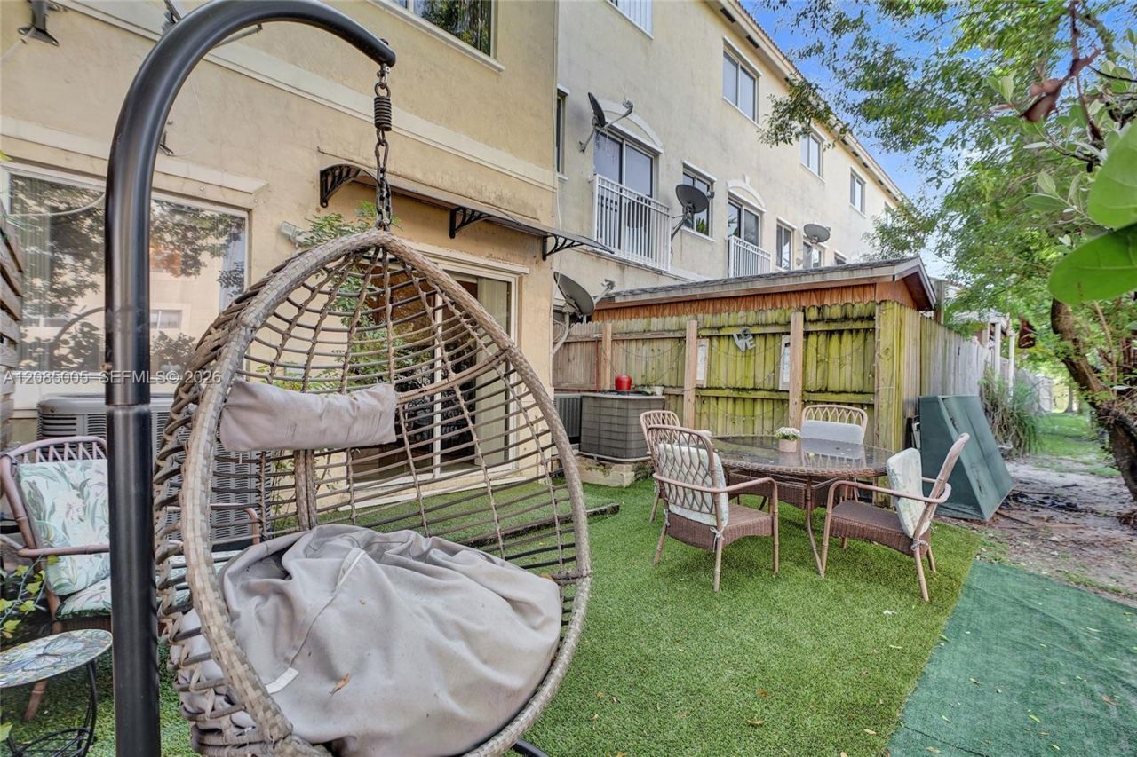 7985 NW 8th St, Unit 104A, Miami, FL 33126 Photo