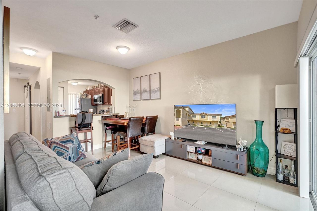 7985 NW 8th St, Unit 104A, Miami, FL 33126 Photo