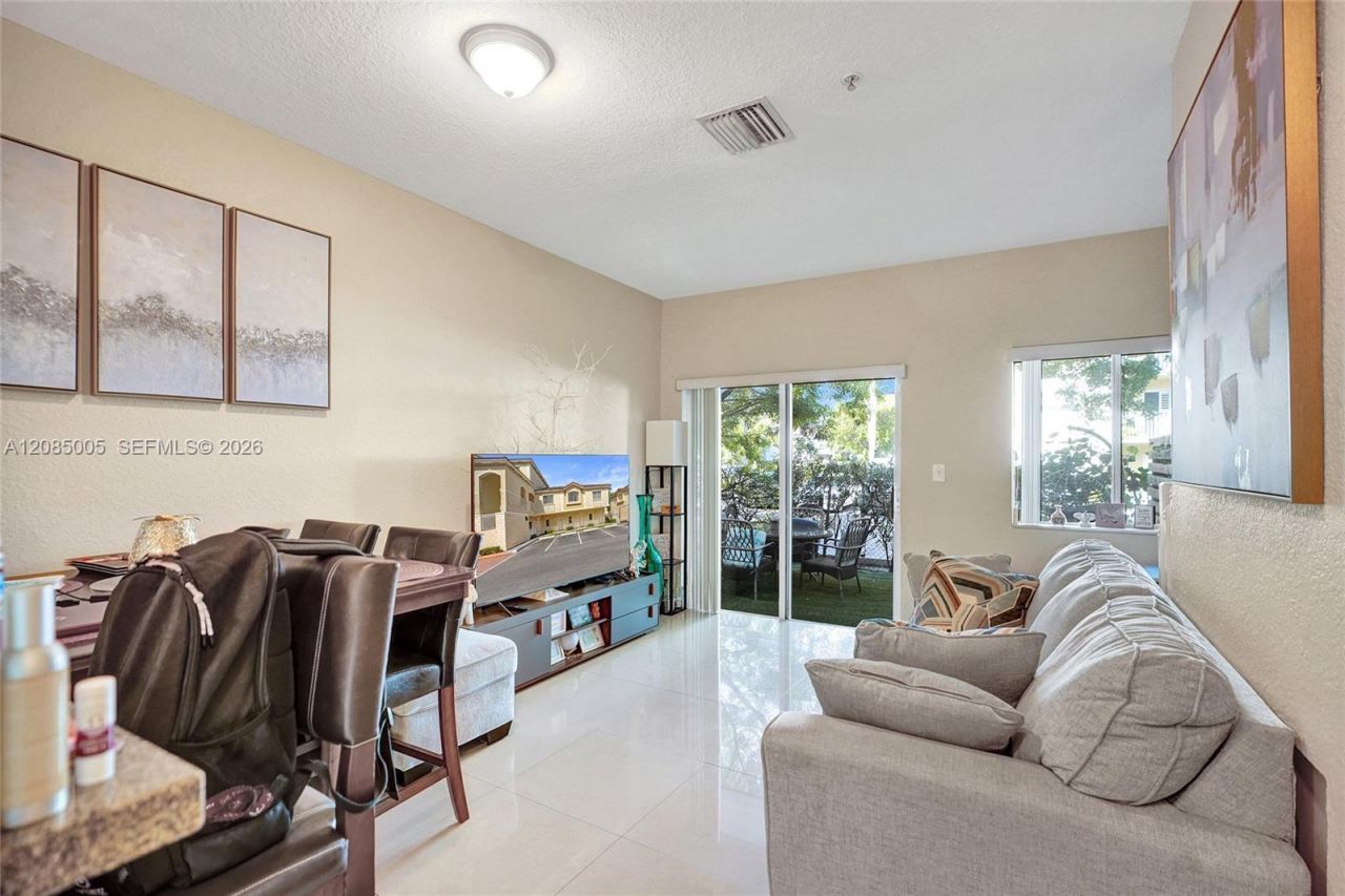7985 NW 8th St, Unit 104A, Miami, FL 33126 Photo