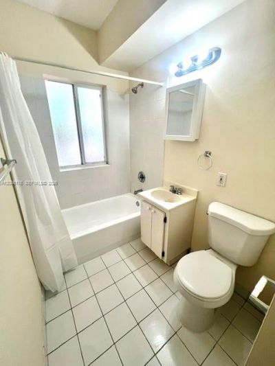 564 NE 66th St, Unit 3, Miami, FL 33138 Photo