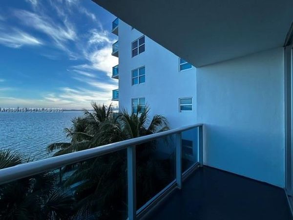 1900 S Treasure Dr , Unit 3U, North Bay Village, FL 33141