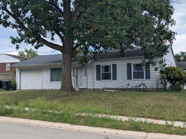 1523 Southlea Drive, South Bend, IN 46628