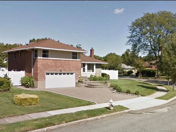 6 Michael Road, Syosset, NY 11791