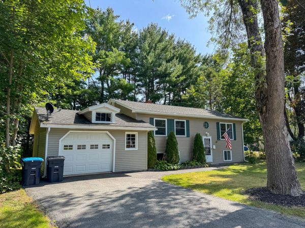 7 Pinewood Street , Orono, ME 04473