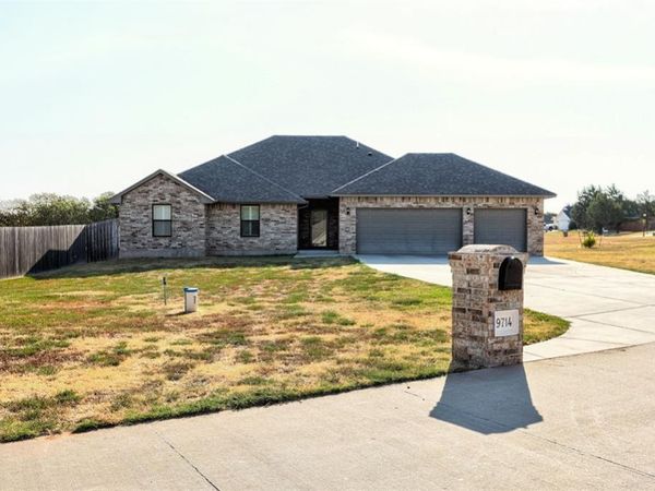 9714 Country Side Lane, Guthrie, OK 73044