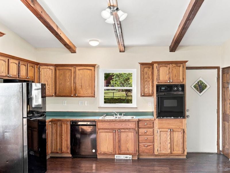 1131 Cherevilla Lane, Cincinnati, OH 45238 Photo 4