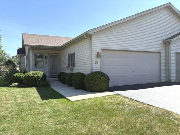 35 S Juniper Drive, North Aurora, IL 60542
