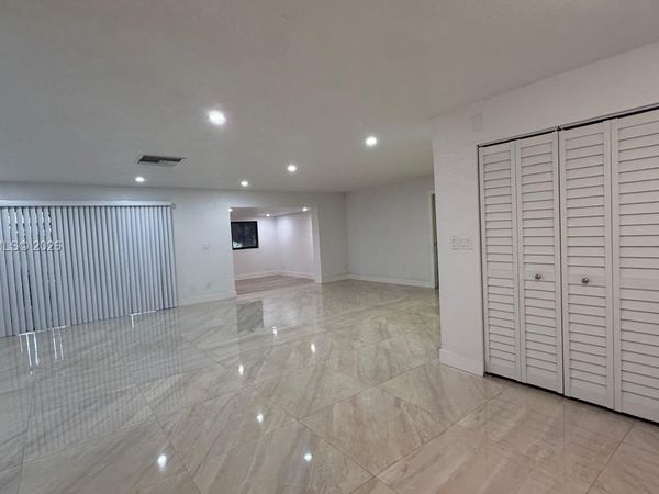 19109 E Lake Dr , Hialeah, FL 33015