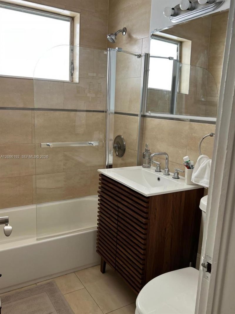 1551 Michigan Ave, Unit 8, Miami Beach, FL 33139 Photo