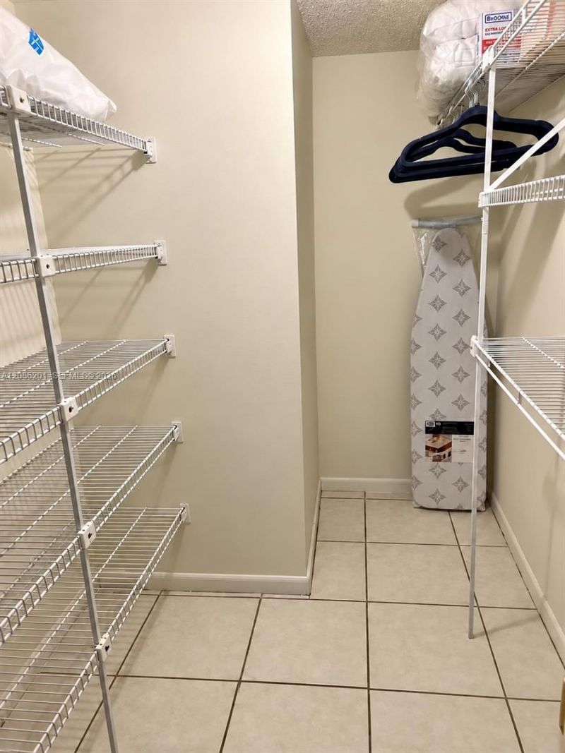 250 181st Dr, Unit 413, Sunny Isles Beach, FL 33160 Photo