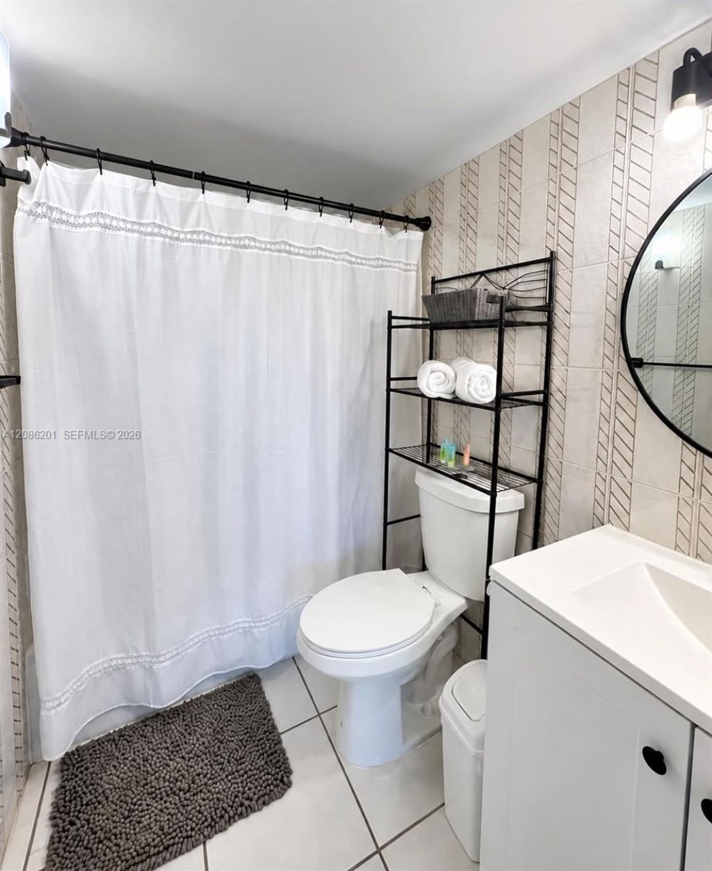 250 181st Dr, Unit 413, Sunny Isles Beach, FL 33160 Photo