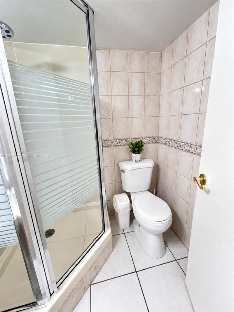 250 181st Dr, Unit 413, Sunny Isles Beach, FL 33160 Photo