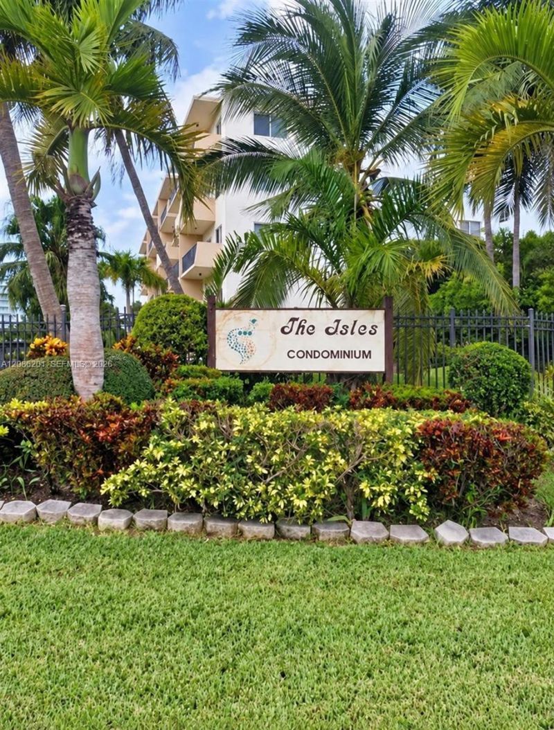 250 181st Dr, Unit 413, Sunny Isles Beach, FL 33160 Photo