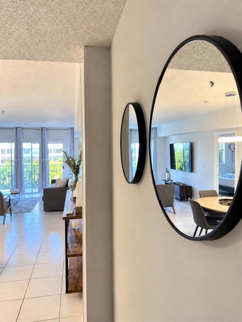 250 181st Dr, Unit 413, Sunny Isles Beach, FL 33160 Photo