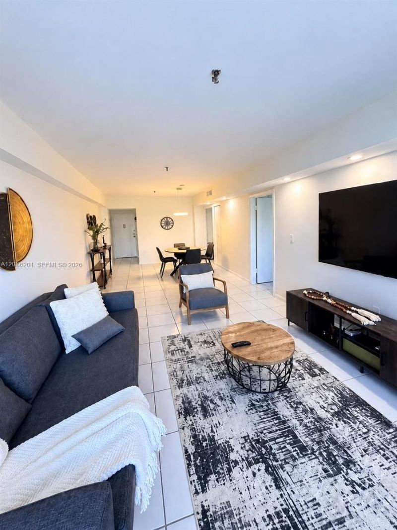 250 181st Dr, Unit 413, Sunny Isles Beach, FL 33160 Photo