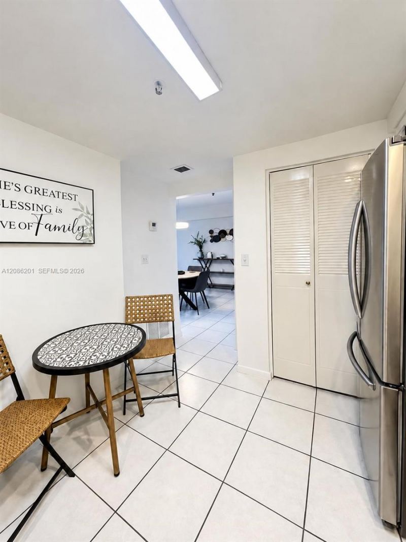 250 181st Dr, Unit 413, Sunny Isles Beach, FL 33160 Photo