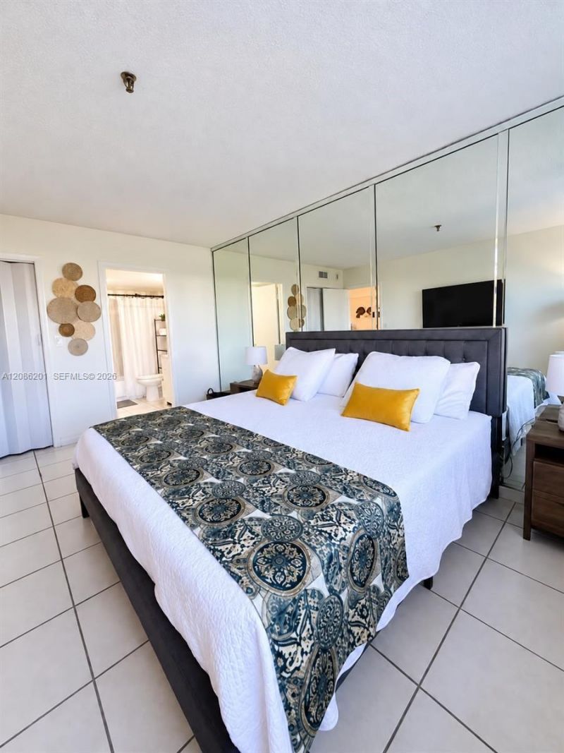 250 181st Dr, Unit 413, Sunny Isles Beach, FL 33160 Photo