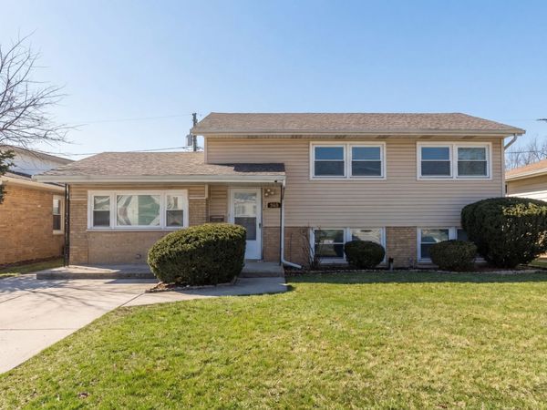 382 Chappel Avenue , Calumet City, IL 60409