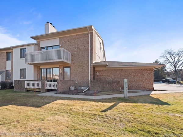 6608 MAPLE LAKES Drive, West Bloomfield Township, Mi 48322