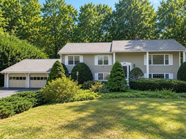 38 Fort Sumter Dr, Holden, MA 01520