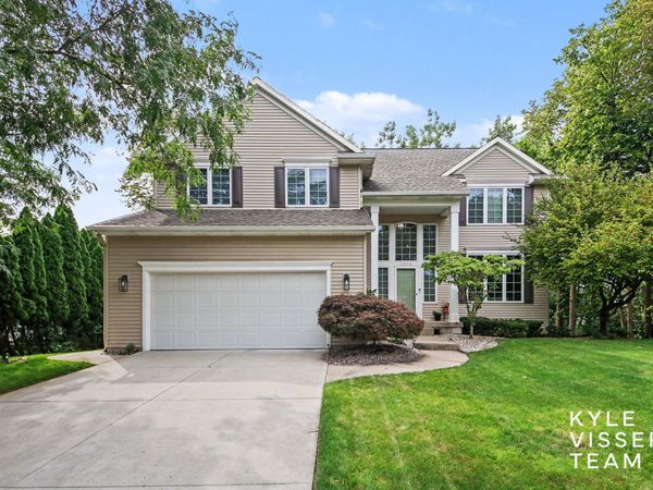 3315 Falcon Ridge Drive NE, Grand Rapids, MI 49525