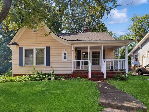 1660 Northwest Drive , Des Moines, IA 50310