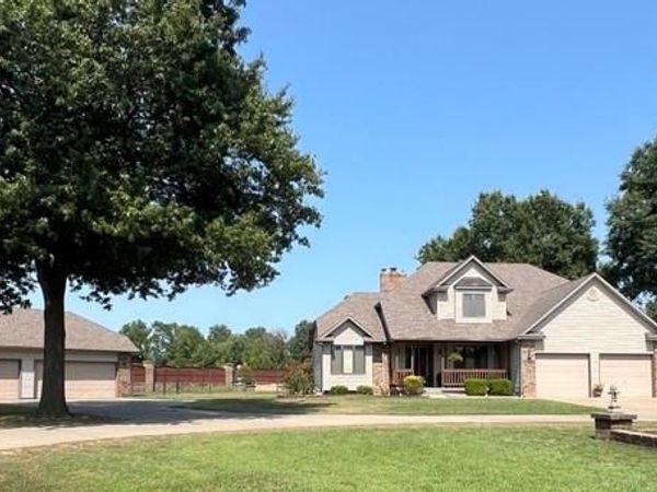 1701 E 14th Street, Pittsburg, KS 66762