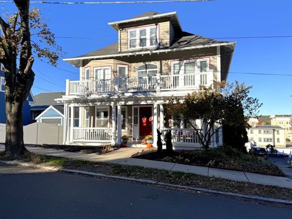10 Chestnut Street, Unit 2L, Melrose, MA 02176