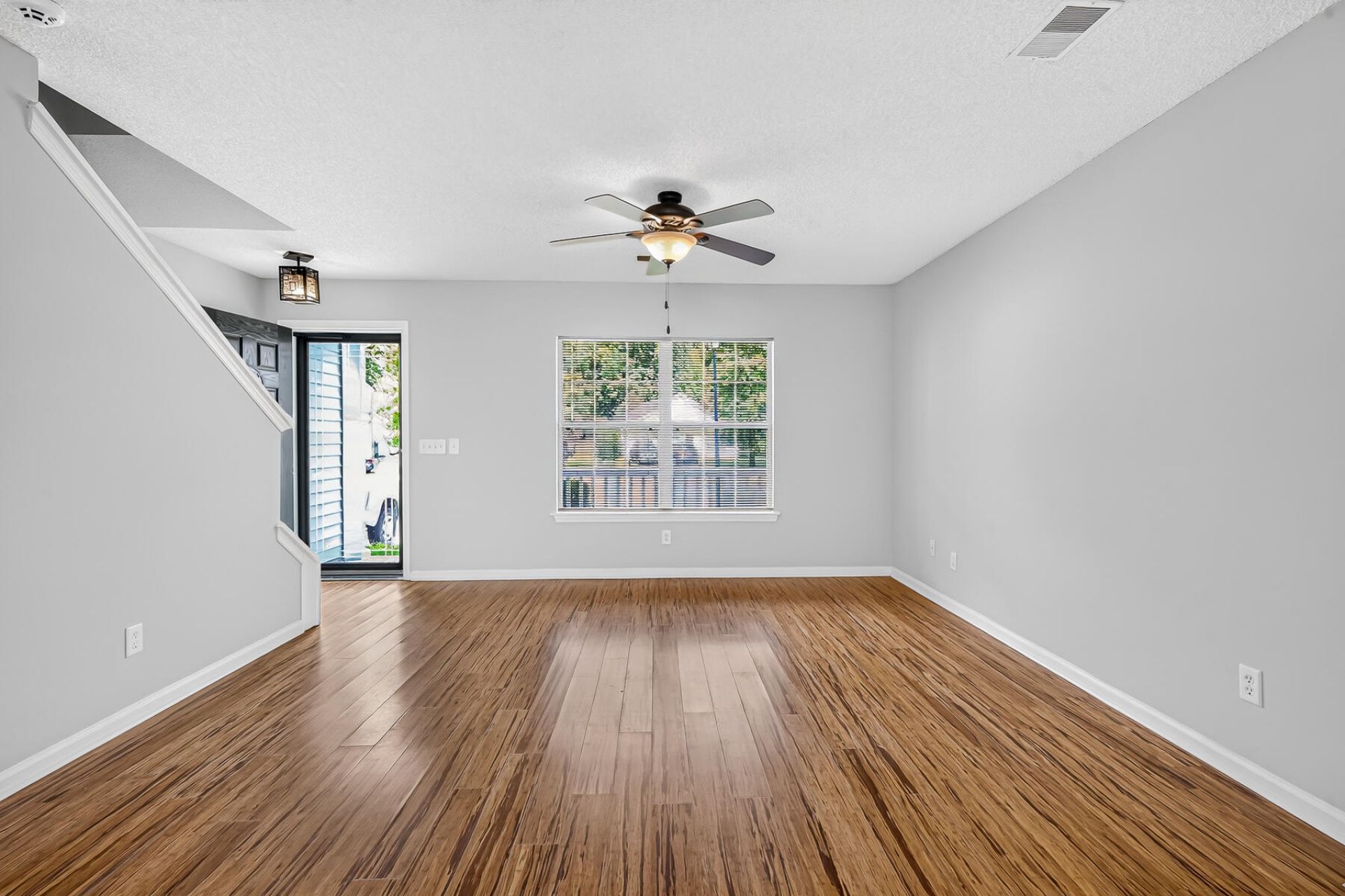 105 Sun Valley Court Photo 17