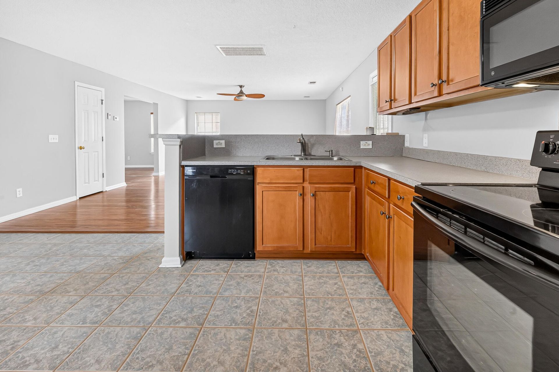 105 Sun Valley Court Photo 28