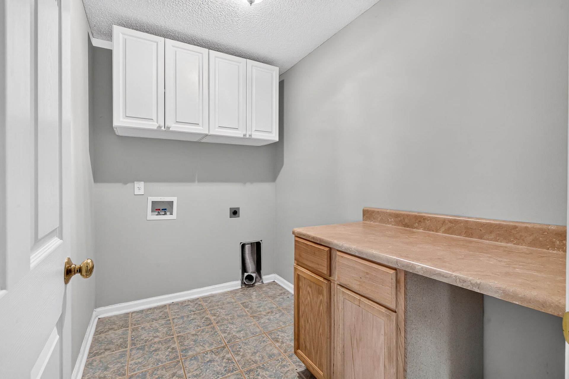 105 Sun Valley Court Photo 32