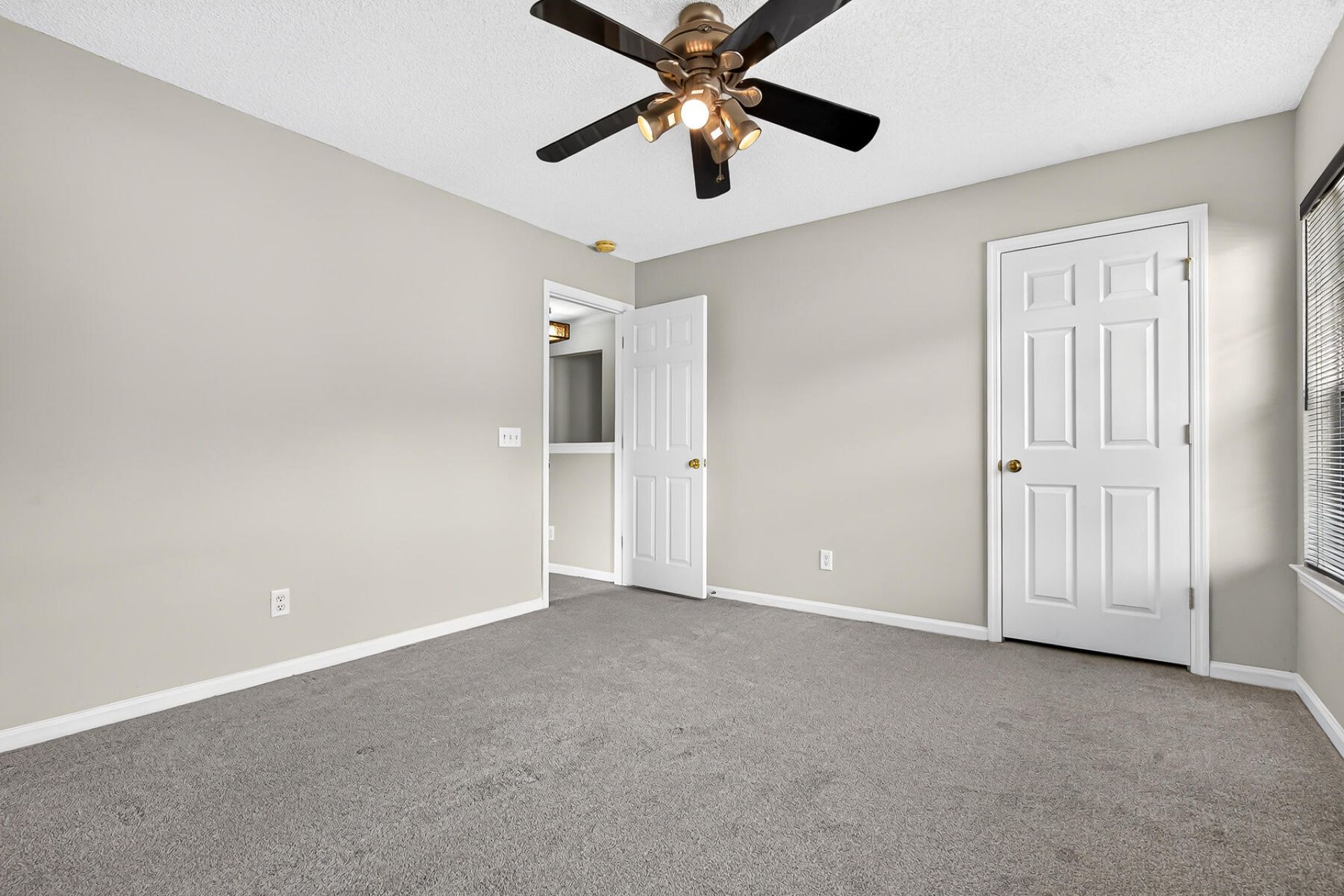 105 Sun Valley Court Photo 42