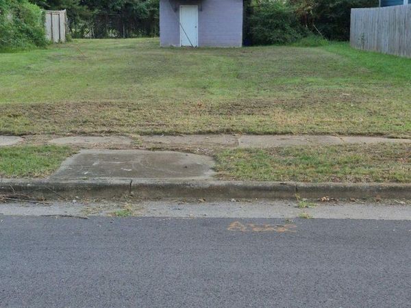 205 NW Grove Avenue NW, Huntsville, AL 35801