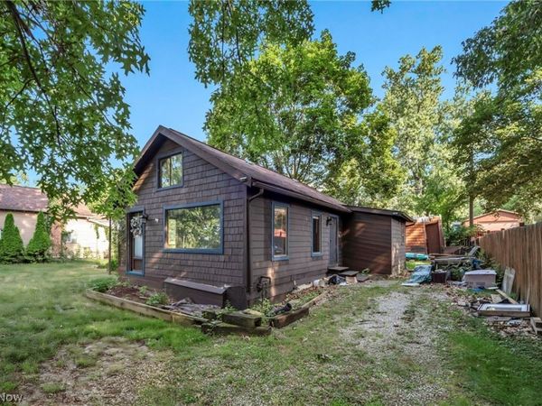 101 Radnor Avenue , Coventry, OH 44319