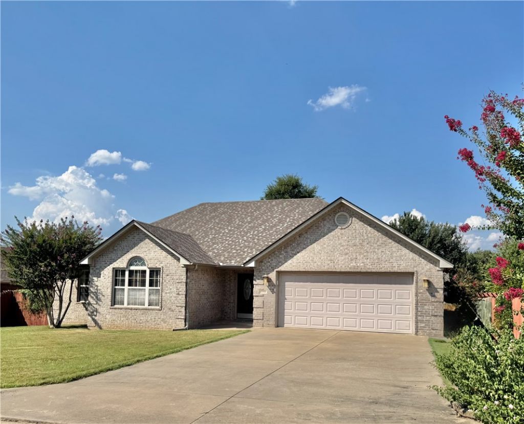 173 Hawthorne Lane, Russellville, AR 72802 Main Photo