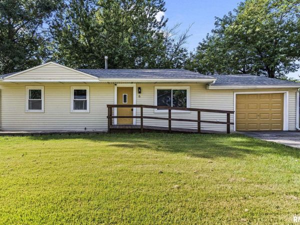 6 Ivy Hill Drive, Riverton, IL 62561