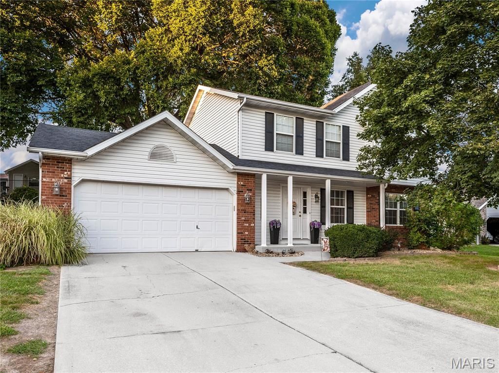 816 Cedar Valley Drive, Maryville, IL 62062 Main Photo