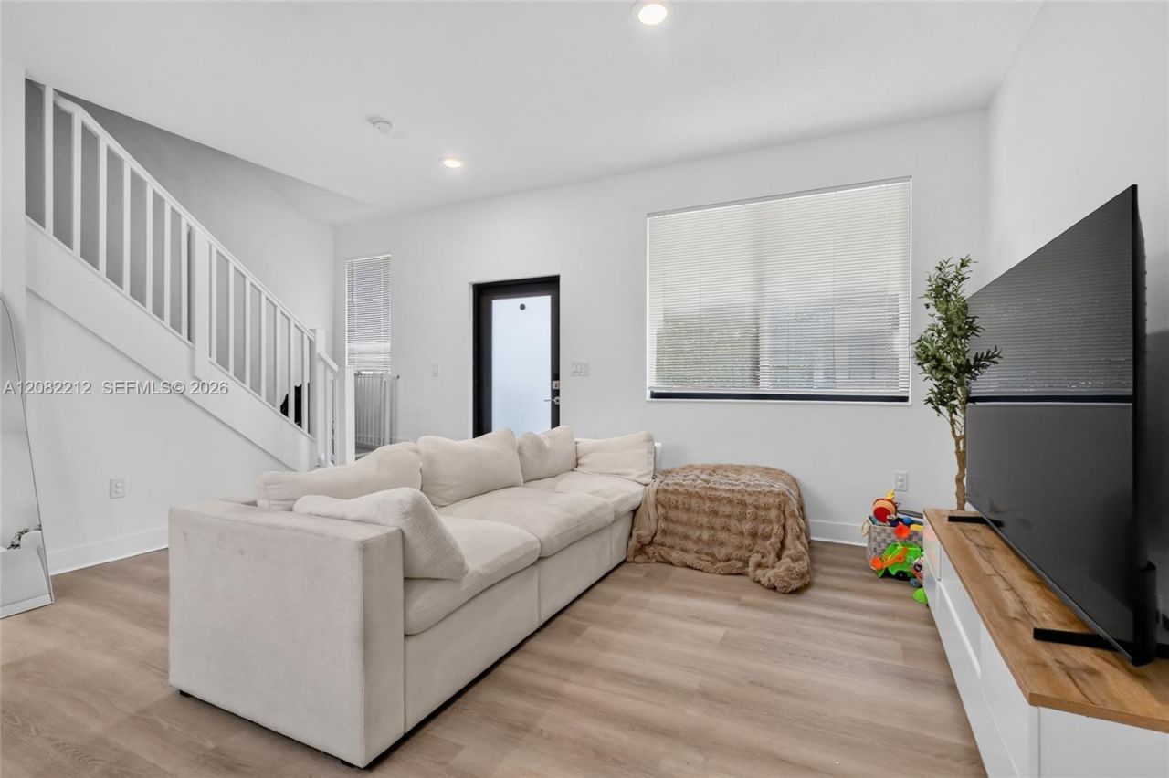 4915 NW 83rd Path , Unit 4915, Doral, FL 33166 Photo