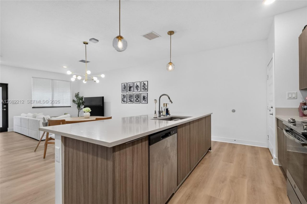 4915 NW 83rd Path , Unit 4915, Doral, FL 33166 Photo