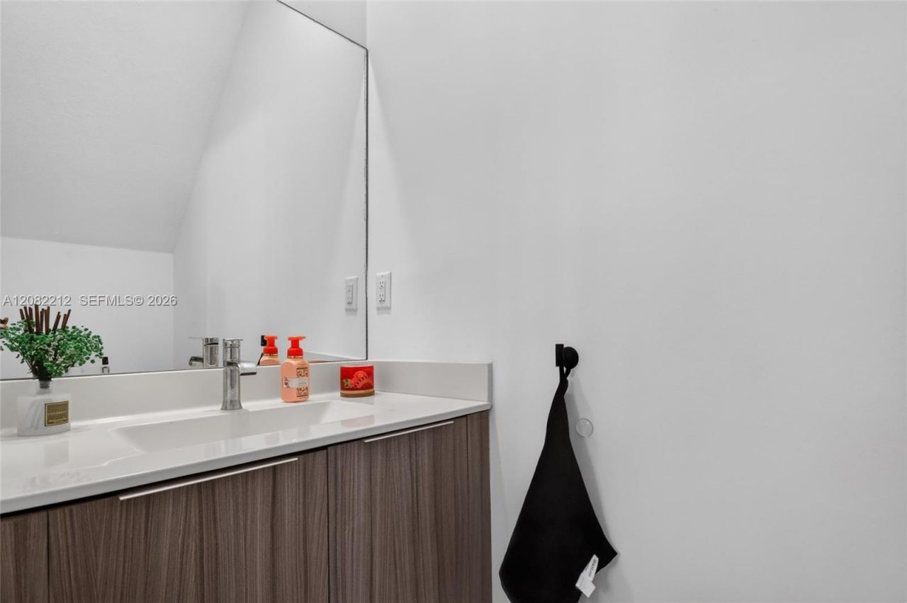 4915 NW 83rd Path , Unit 4915, Doral, FL 33166 Photo