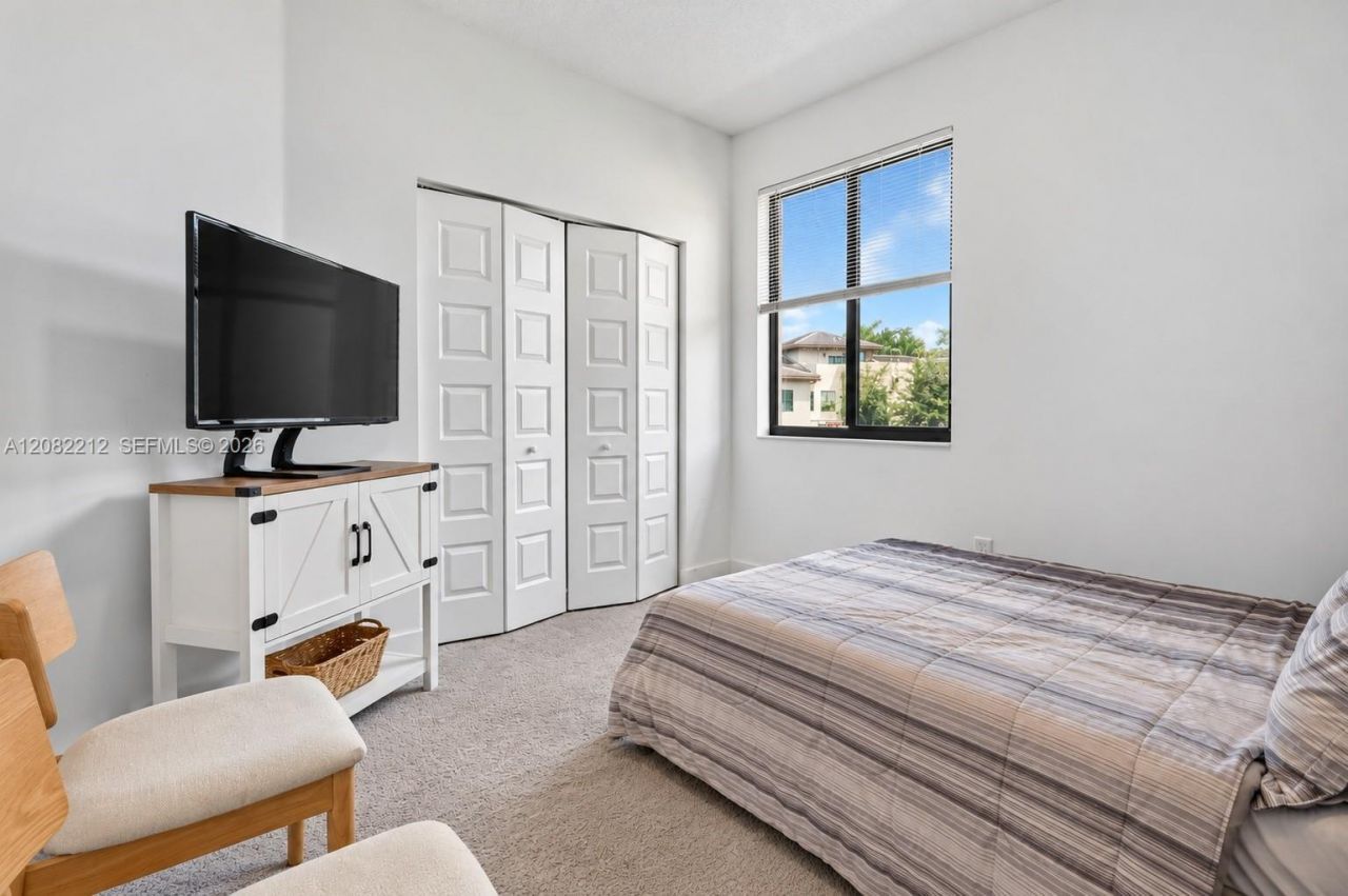 4915 NW 83rd Path, Unit 4915, Doral, FL 33166 Photo
