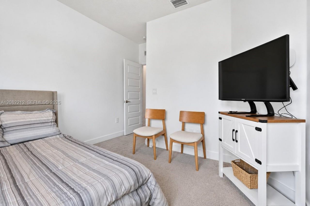 4915 NW 83rd Path, Unit 4915, Doral, FL 33166 Photo