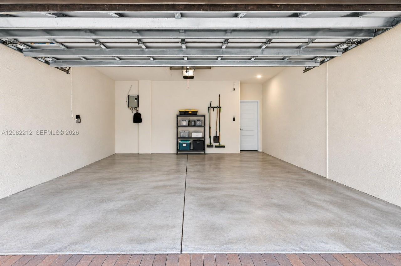 4915 NW 83rd Path, Unit 4915, Doral, FL 33166 Photo