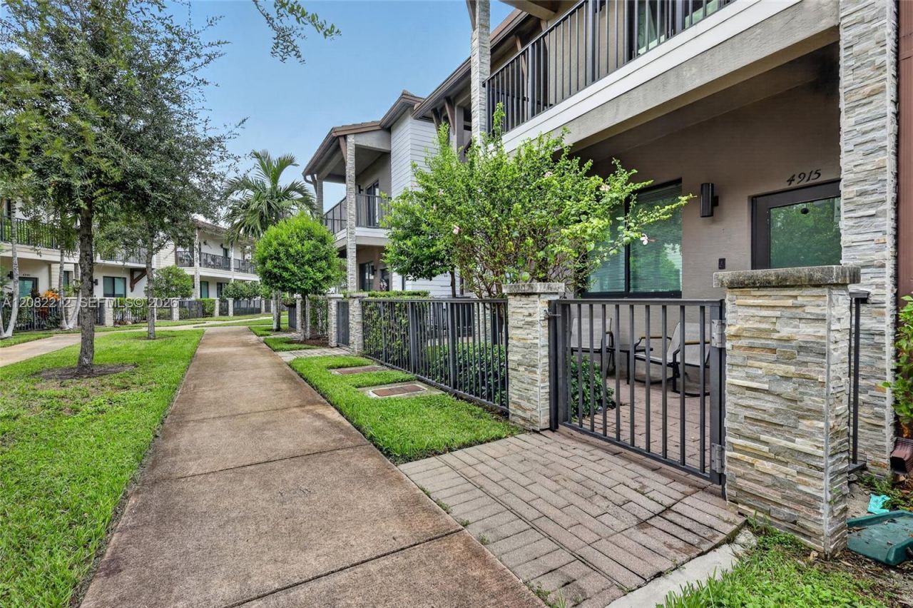 4915 NW 83rd Path , Unit 4915, Doral, FL 33166 Photo