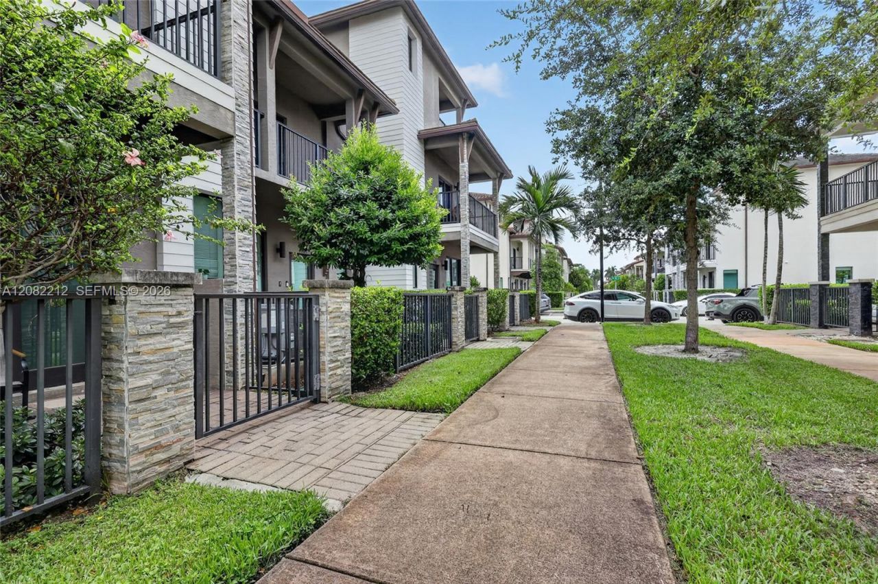 4915 NW 83rd Path , Unit 4915, Doral, FL 33166 Photo