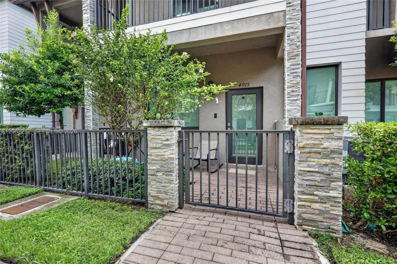 4915 NW 83rd Path , Unit 4915, Doral, FL 33166 Photo