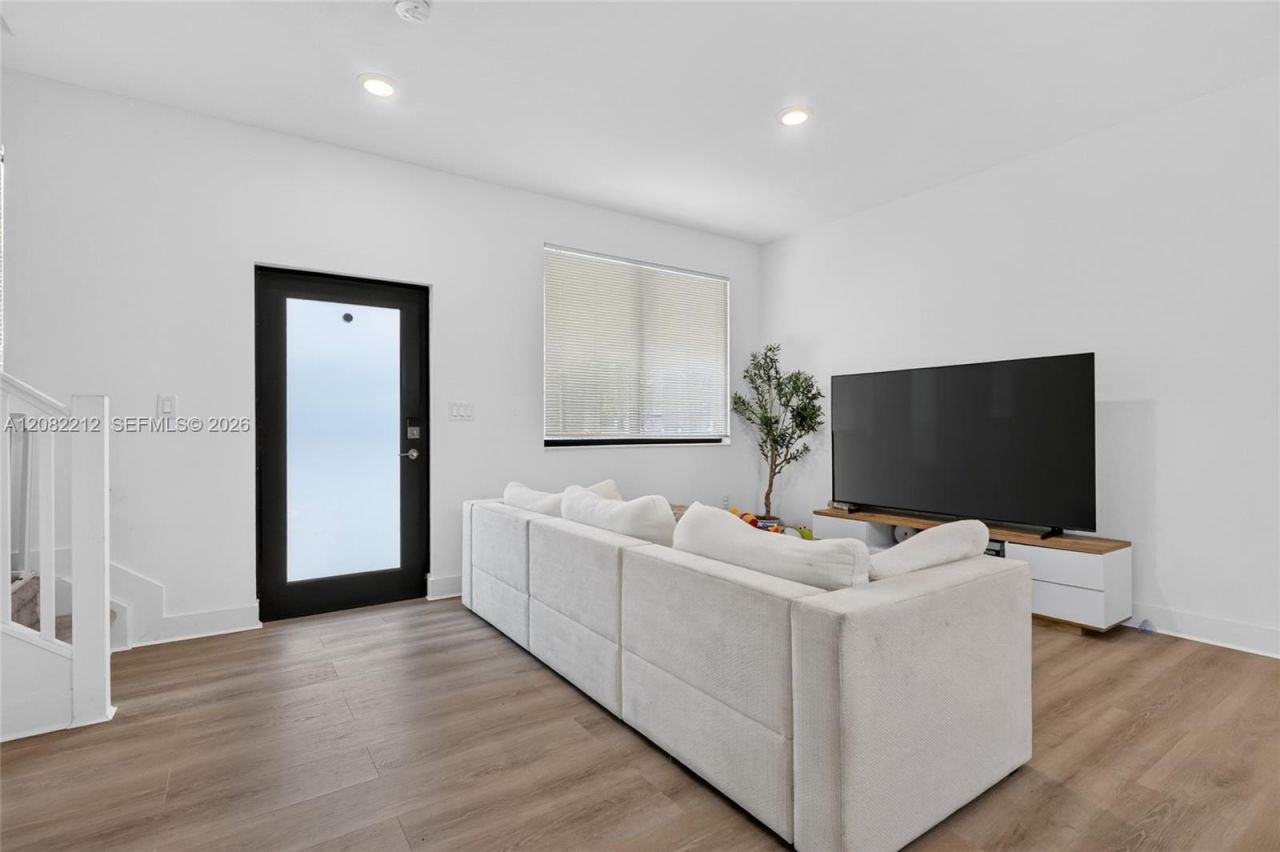 4915 NW 83rd Path , Unit 4915, Doral, FL 33166 Photo