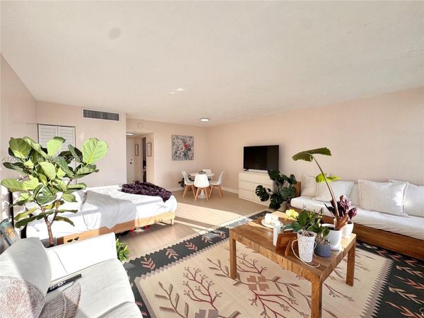 2899 Collins Ave, Unit 550, Miami Beach, FL 33140